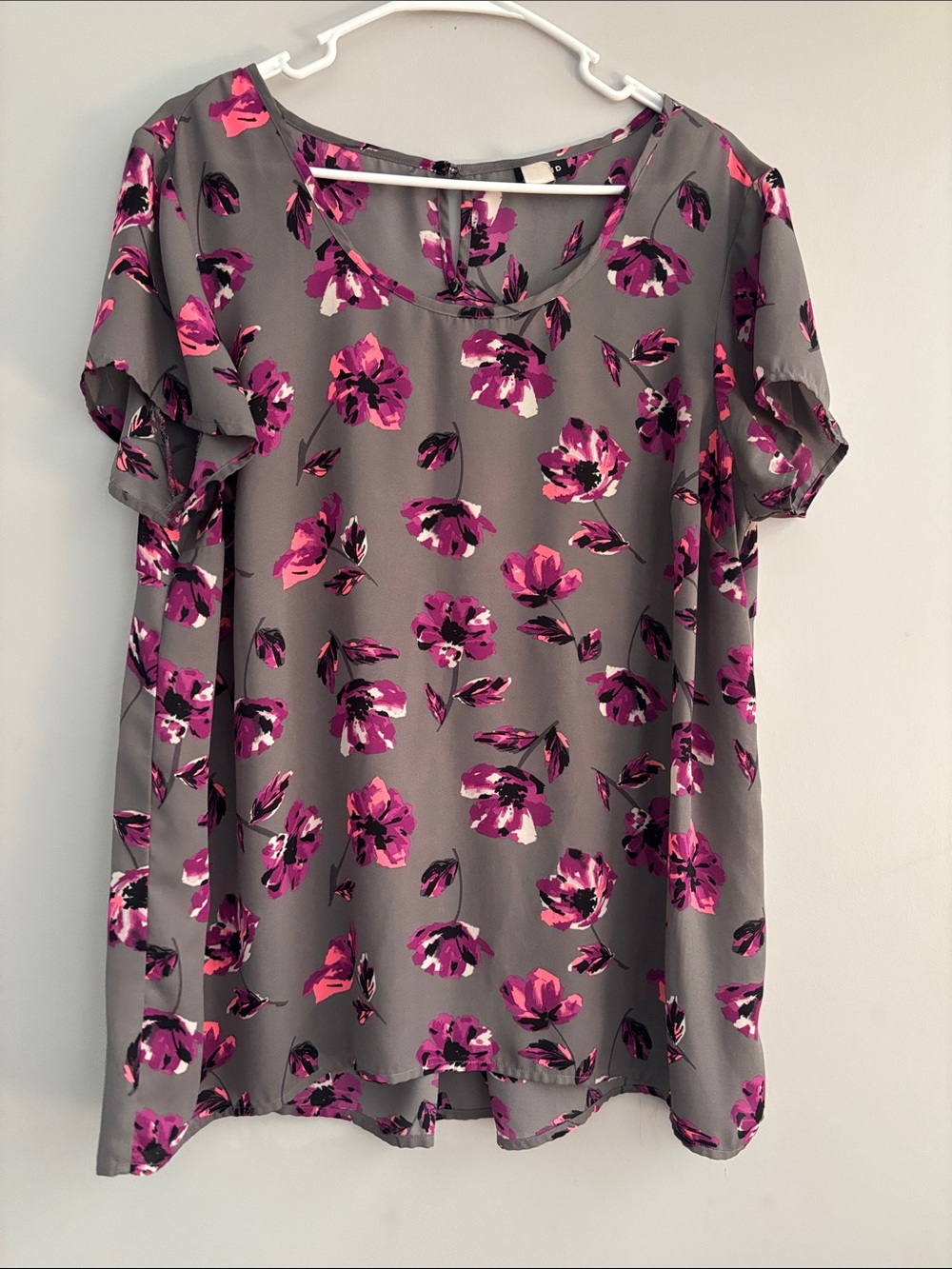 torrid Gray Blouse with Fuchsia Pink Floral Print